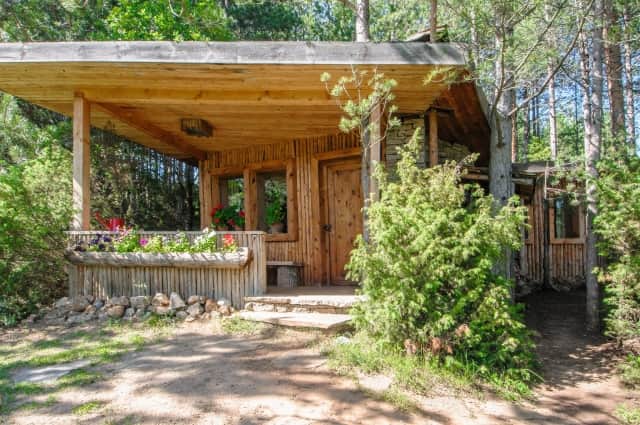 Къща Езерна